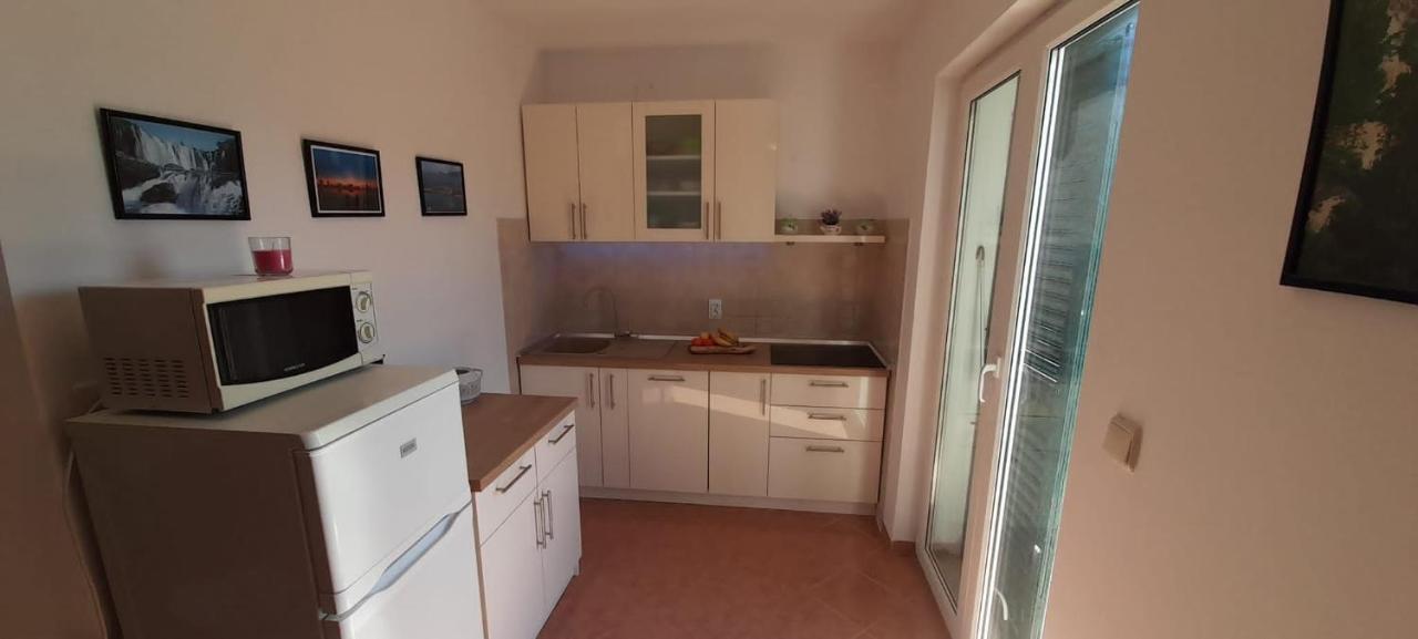 Apartments Vila Ana セリネ エクステリア 写真